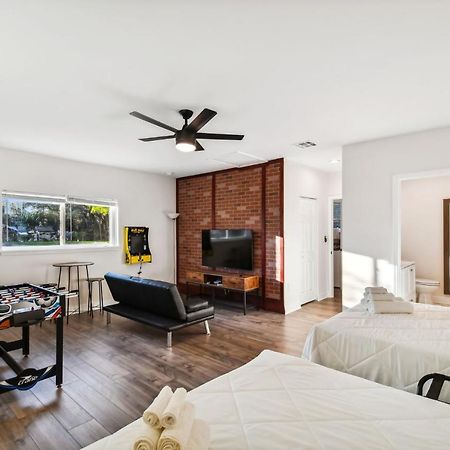 Plush Sheets, Games!, Huge Backyard, Massage Chair แทมปา ภายนอก รูปภาพ