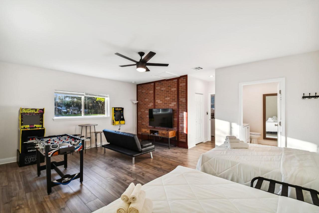 Plush Sheets, Games!, Huge Backyard, Massage Chair แทมปา ภายนอก รูปภาพ