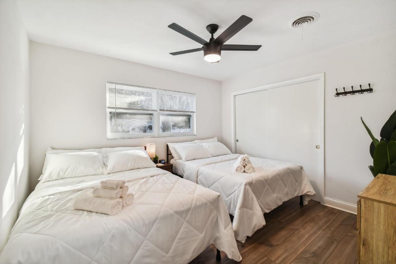 Plush Sheets, Games!, Huge Backyard, Massage Chair แทมปา ภายนอก รูปภาพ