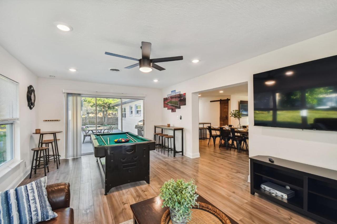 Plush Sheets, Games!, Huge Backyard, Massage Chair แทมปา ภายนอก รูปภาพ
